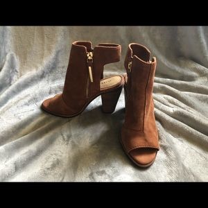Gianni Bini; Open Toed, Suede Booties/Heels - NWOT